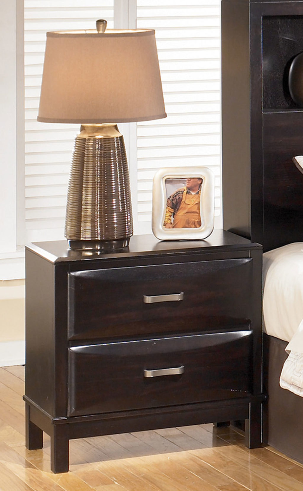 b584-42-47-57-76-03-nightstand_1_1.jpg